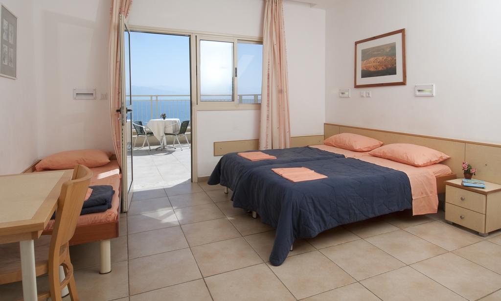 Hi - Ein Gedi Hostel Rum bild